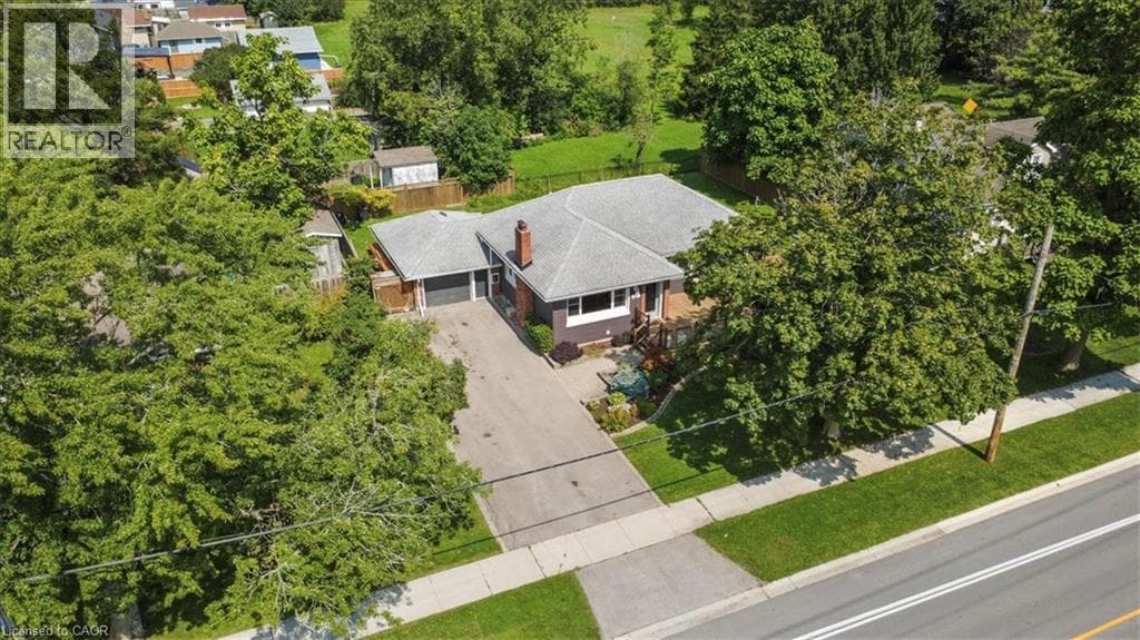 Single Family at 721 BROADWAY, Welland, Ontario - Photo 4 - RE/MAX Garden City Realty
