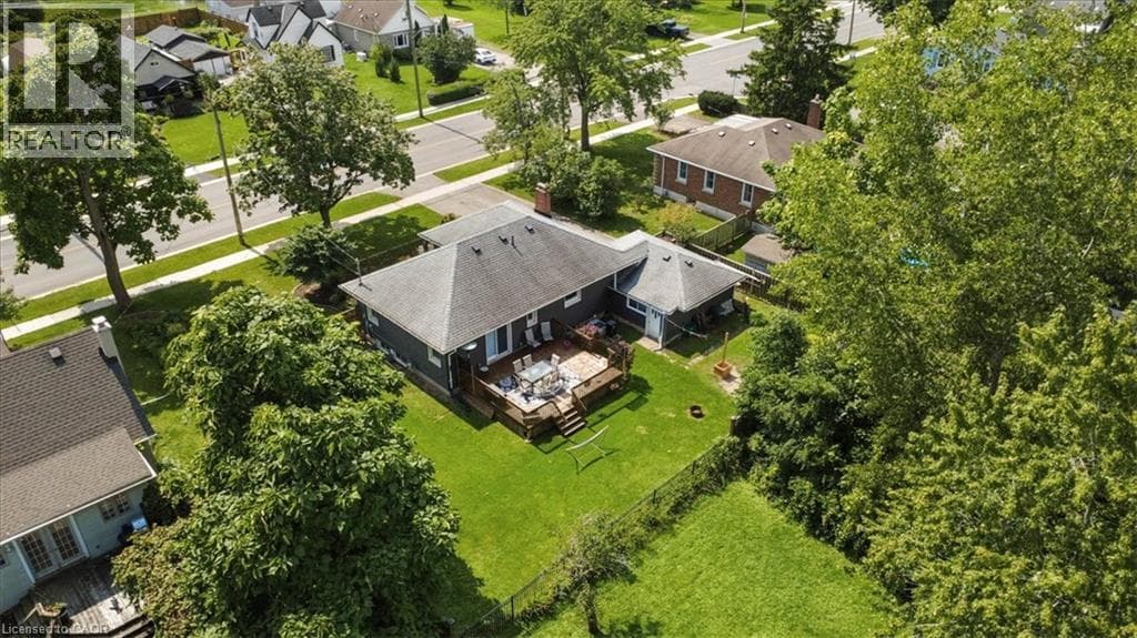 Single Family at 721 BROADWAY, Welland, Ontario - Photo 7 - RE/MAX Garden City Realty