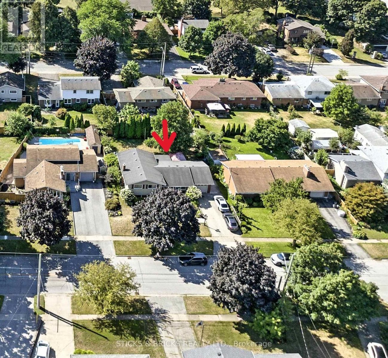 Single Family at 6762 Cherrygrove Road, Niagara Falls (Morrison), Ontario - Photo 3 - RE/MAX Garden City Realty