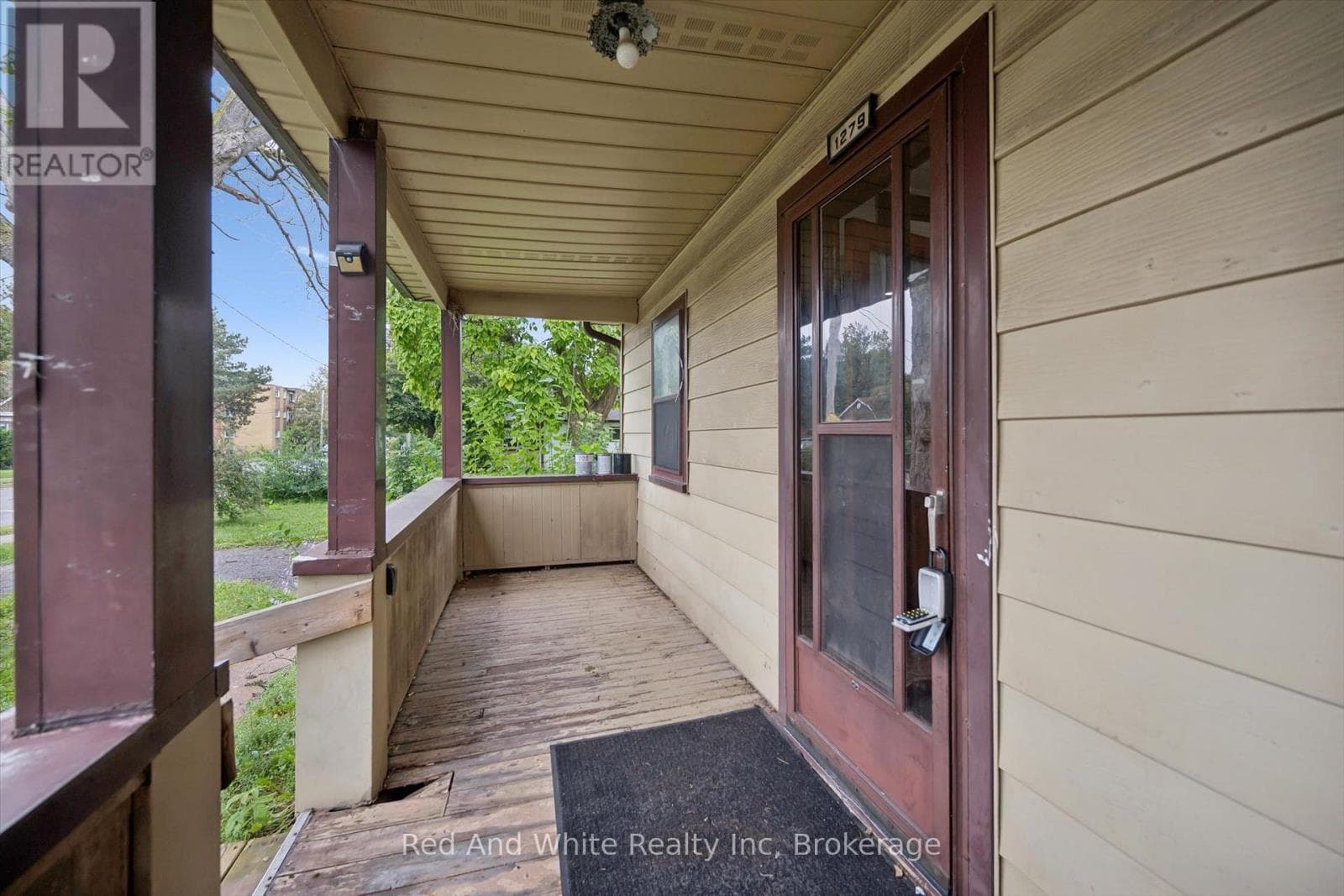 Single Family at 1279 HAMILTON Street, Cambridge, Ontario - Photo 4 - RE/MAX Garden City Realty