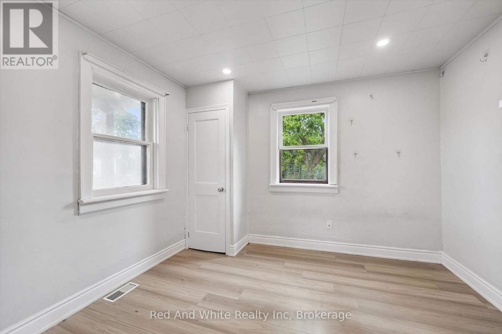 Single Family at 1279 HAMILTON Street, Cambridge, Ontario - Photo 9 - RE/MAX Garden City Realty