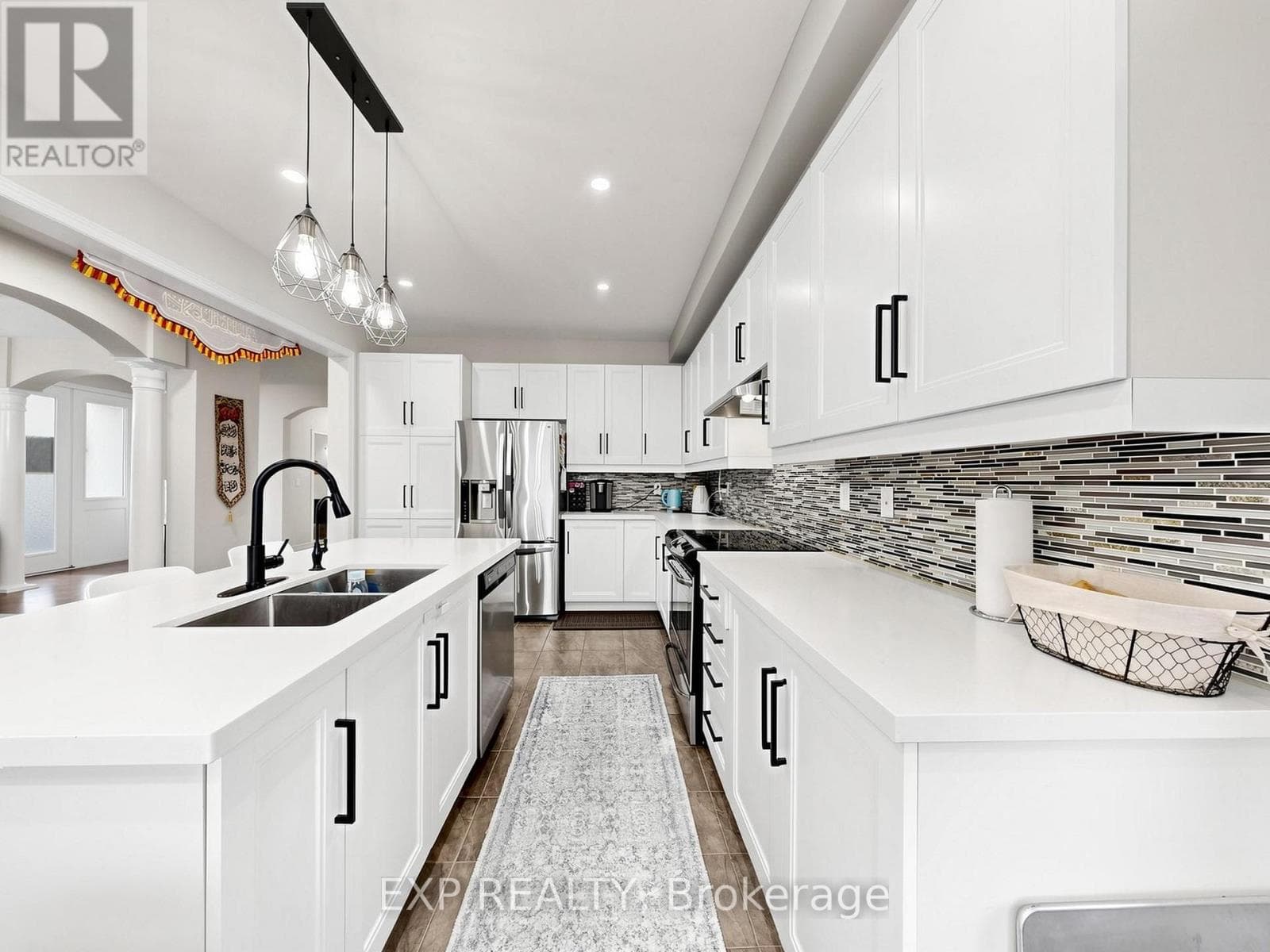 Single Family at 500 Mcgregor Farm Trail, Newmarket (Glenway Estates), Ontario - Photo 10 - RE/MAX Garden City Realty