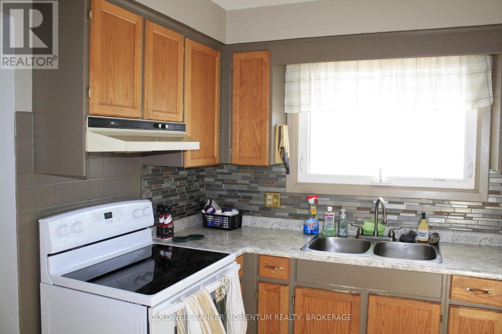 Single Family at 4351 Briarwood Avenue, Niagara Falls (Morrison), Ontario - Photo 5 - RE/MAX Garden City Realty