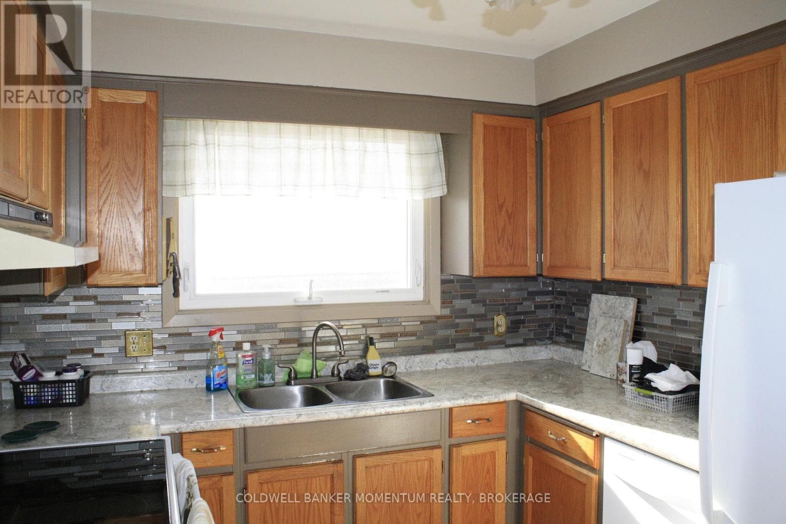 Single Family at 4351 Briarwood Avenue, Niagara Falls (Morrison), Ontario - Photo 6 - RE/MAX Garden City Realty