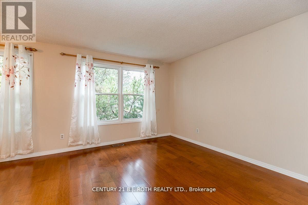 Single Family at 11 Cartwright Drive, Barrie (Cundles East), Ontario - Photo 3 - RE/MAX Garden City Realty