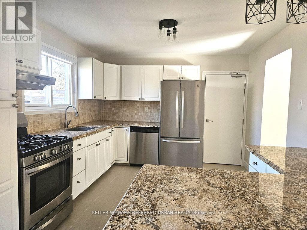 Single Family at Main- 976 Timmins Gardens, Pickering (West Shore), Ontario - Photo 3 - RE/MAX Garden City Realty