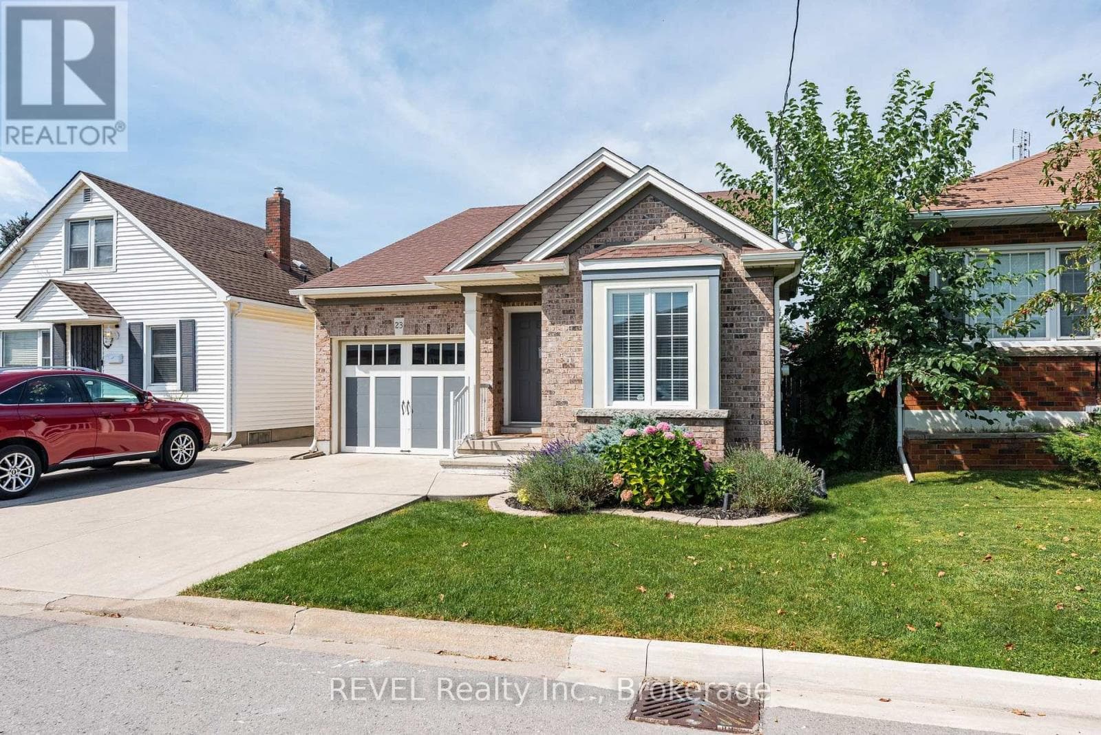 Single Family at 23 Myrtle Avenue, St. Catharines (Carlton/Bunting), Ontario - Photo 2 - RE/MAX Garden City Realty