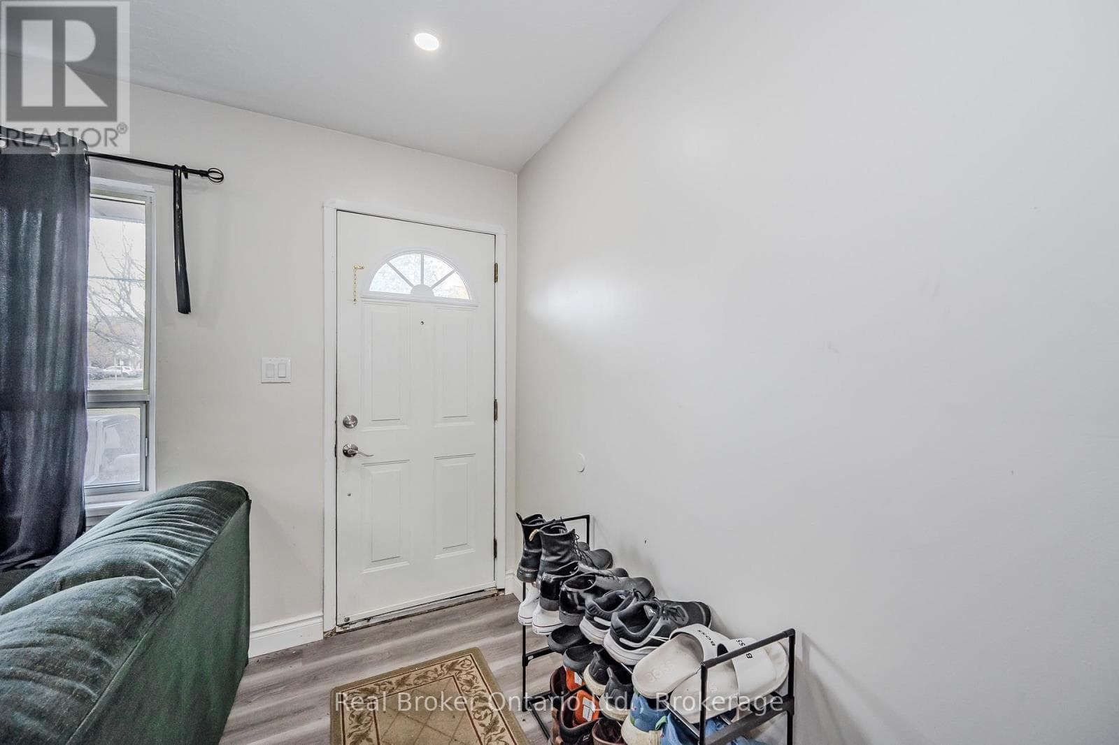 Single Family at 112 Victoria Road, Guelph (St. George's), Ontario - Photo 2 - RE/MAX Garden City Realty