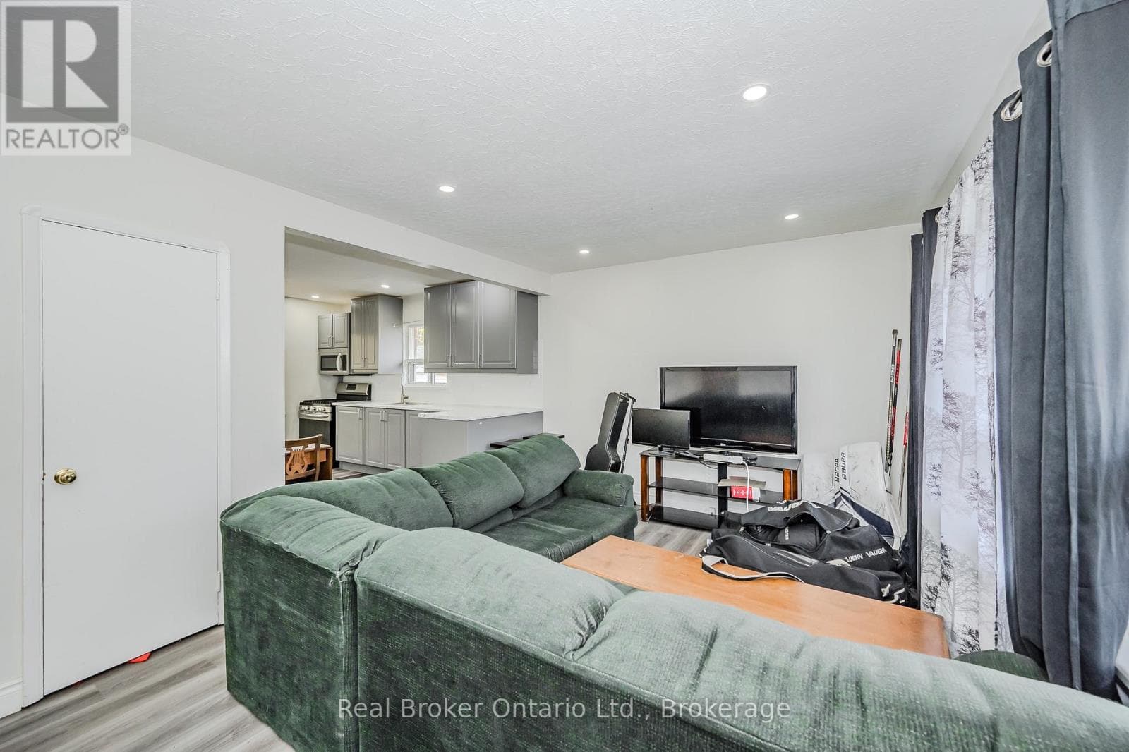 Single Family at 112 Victoria Road, Guelph (St. George's), Ontario - Photo 4 - RE/MAX Garden City Realty