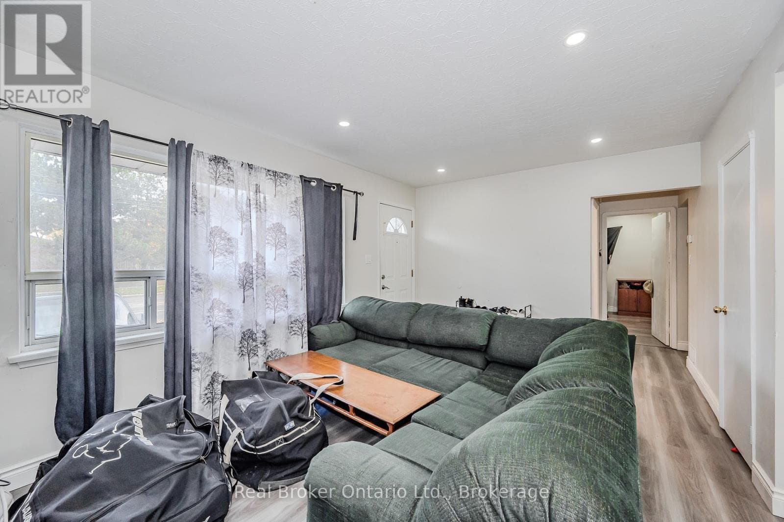 Single Family at 112 Victoria Road, Guelph (St. George's), Ontario - Photo 5 - RE/MAX Garden City Realty