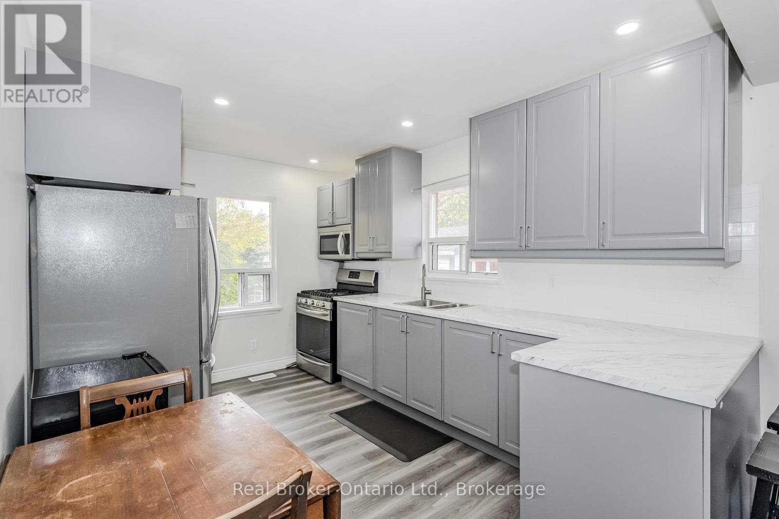 Single Family at 112 Victoria Road, Guelph (St. George's), Ontario - Photo 7 - RE/MAX Garden City Realty