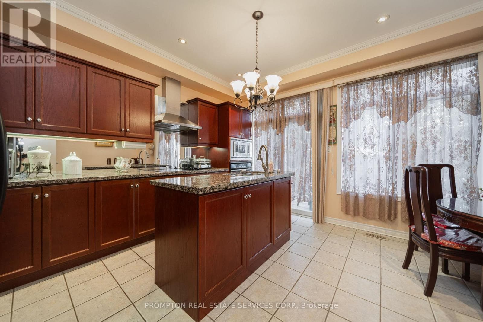 Single Family at 25 Routliffe Lane, Toronto (Newtonbrook West), Ontario - Photo 4 - RE/MAX Garden City Realty