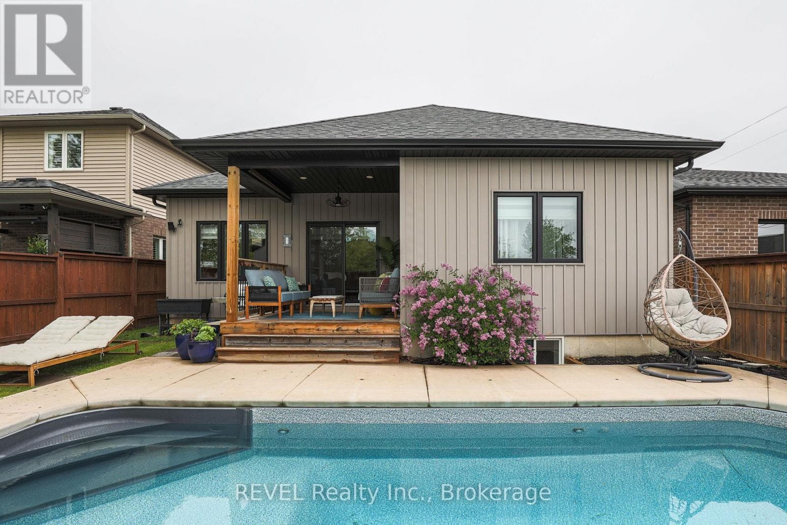 Single Family at 15 Willowbrook Drive, Welland (West Welland), Ontario - Photo 7 - RE/MAX Garden City Realty
