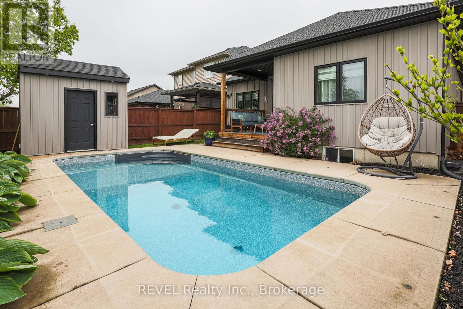 Single Family at 15 Willowbrook Drive, Welland (West Welland), Ontario - Photo 8 - RE/MAX Garden City Realty