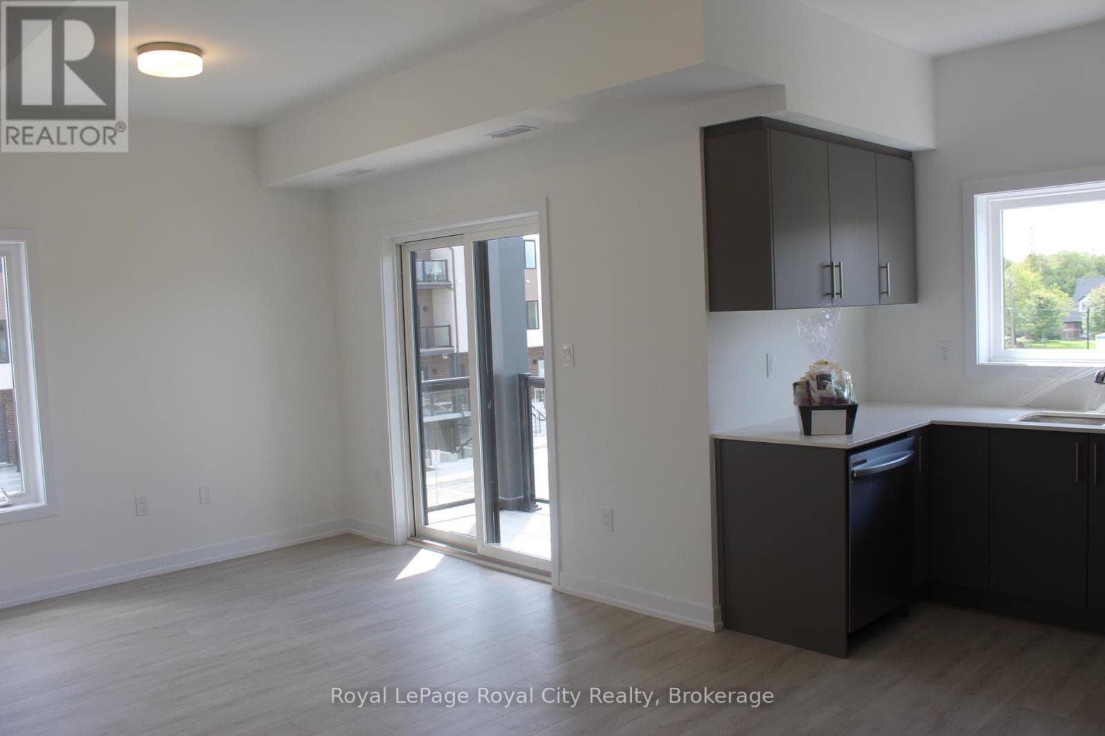 Single Family at 34- 42 Lowes Road, Guelph (Clairfields/Hanlon Business Park), Ontario - Photo 6 - RE/MAX Garden City Realty