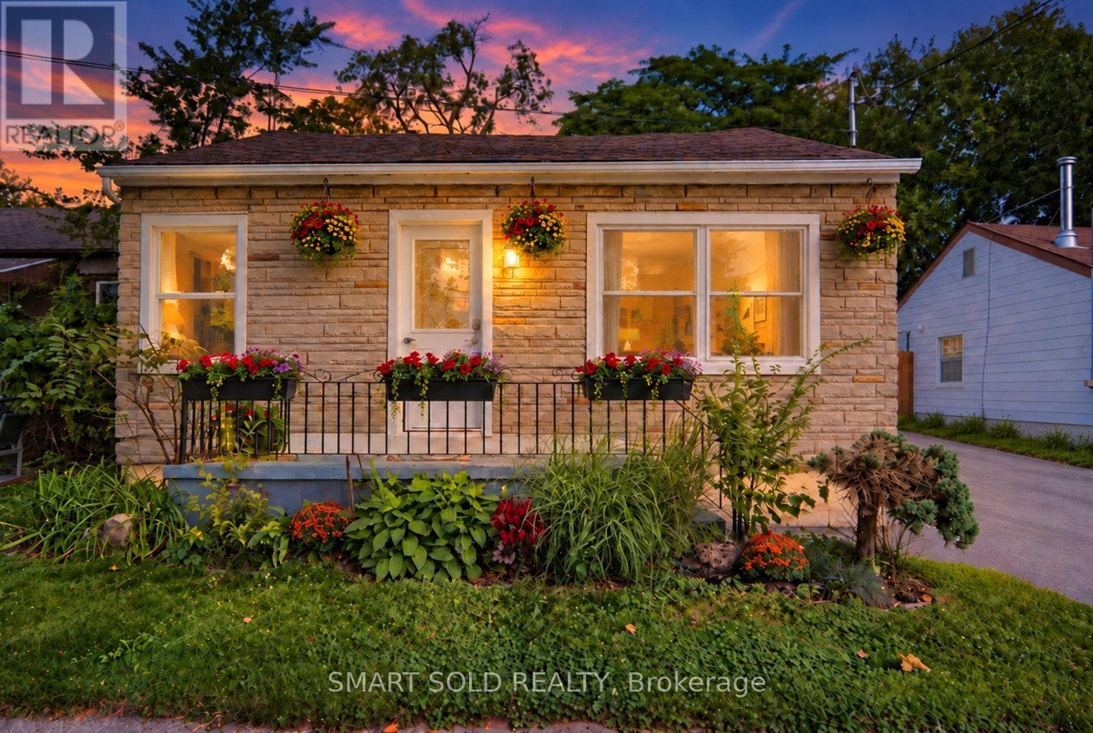Single Family at 7 Elmwood Avenue, St. Catharines (E. Chester), Ontario - Photo 1 - RE/MAX Garden City Realty