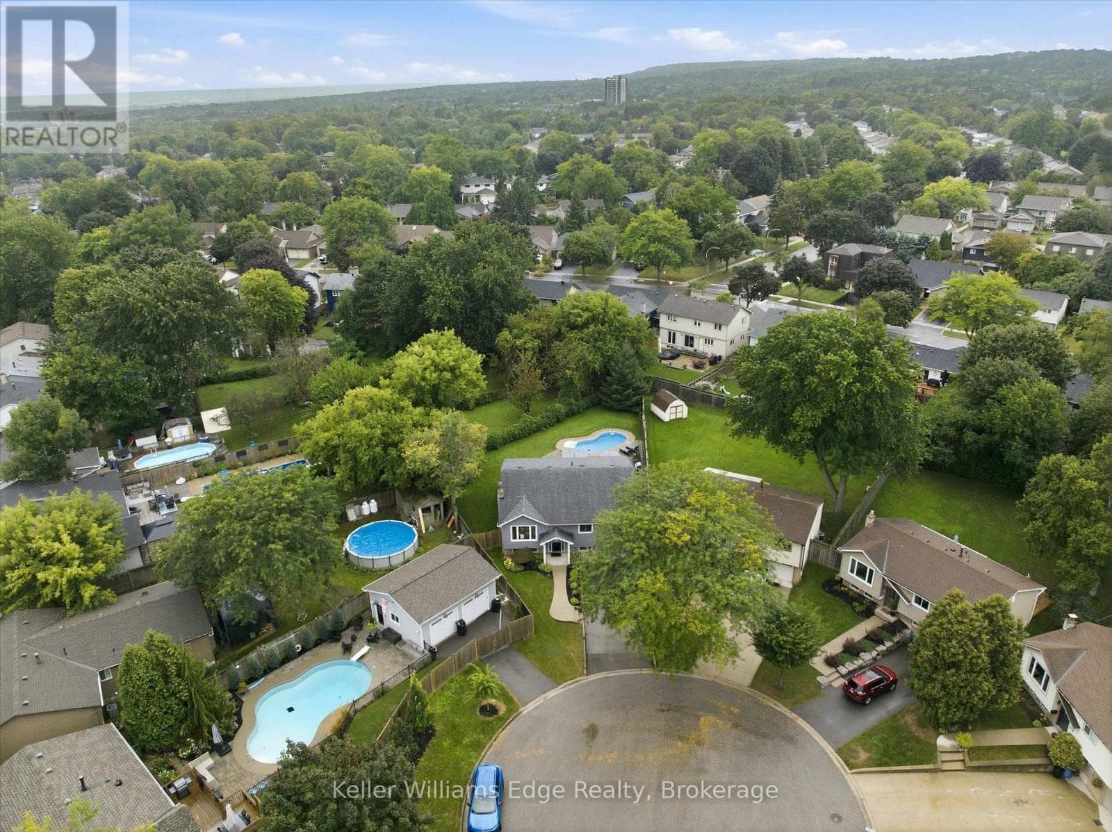 Single Family at 2372 Cayuga Court, Burlington (Brant Hills), Ontario - Photo 3 - RE/MAX Garden City Realty