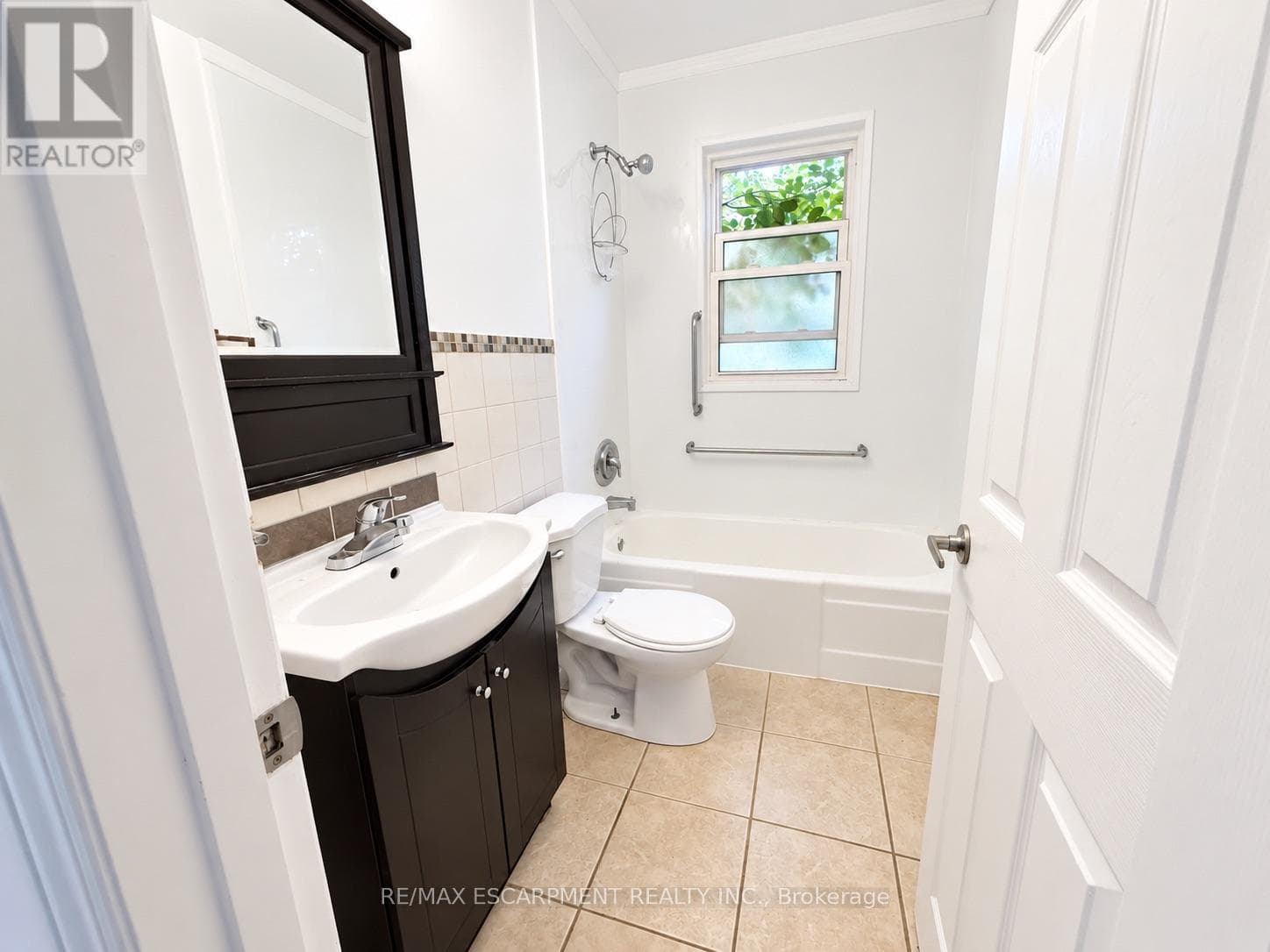 Single Family at 501 UPPER WELLINGTON Street, Hamilton (Inch Park), Ontario - Photo 10 - RE/MAX Garden City Realty