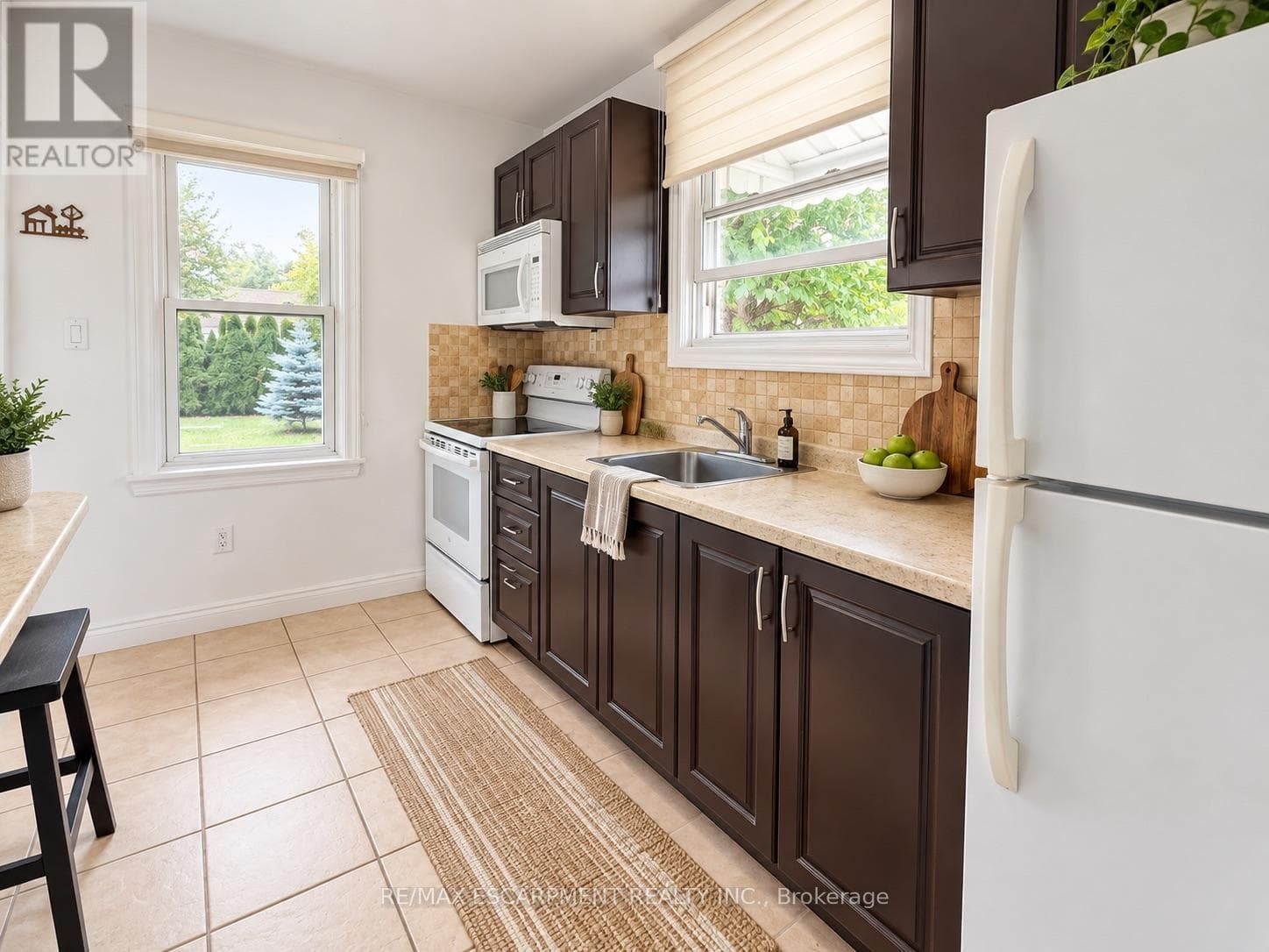 Single Family at 501 UPPER WELLINGTON Street, Hamilton (Inch Park), Ontario - Photo 7 - RE/MAX Garden City Realty