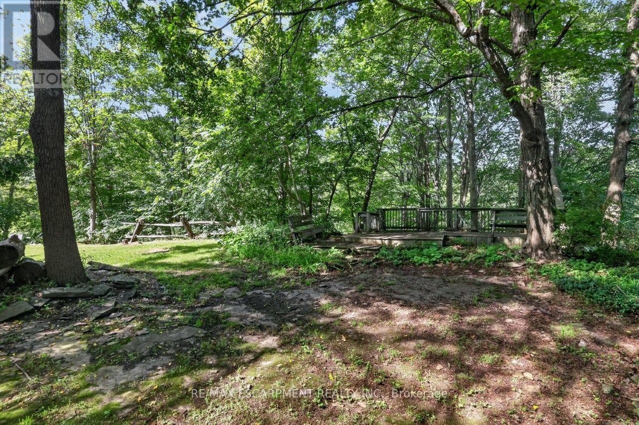 Single Family at 102 Ridge Road, Grimsby (Grimsby Escarpment), Ontario - Photo 4 - RE/MAX Garden City Realty
