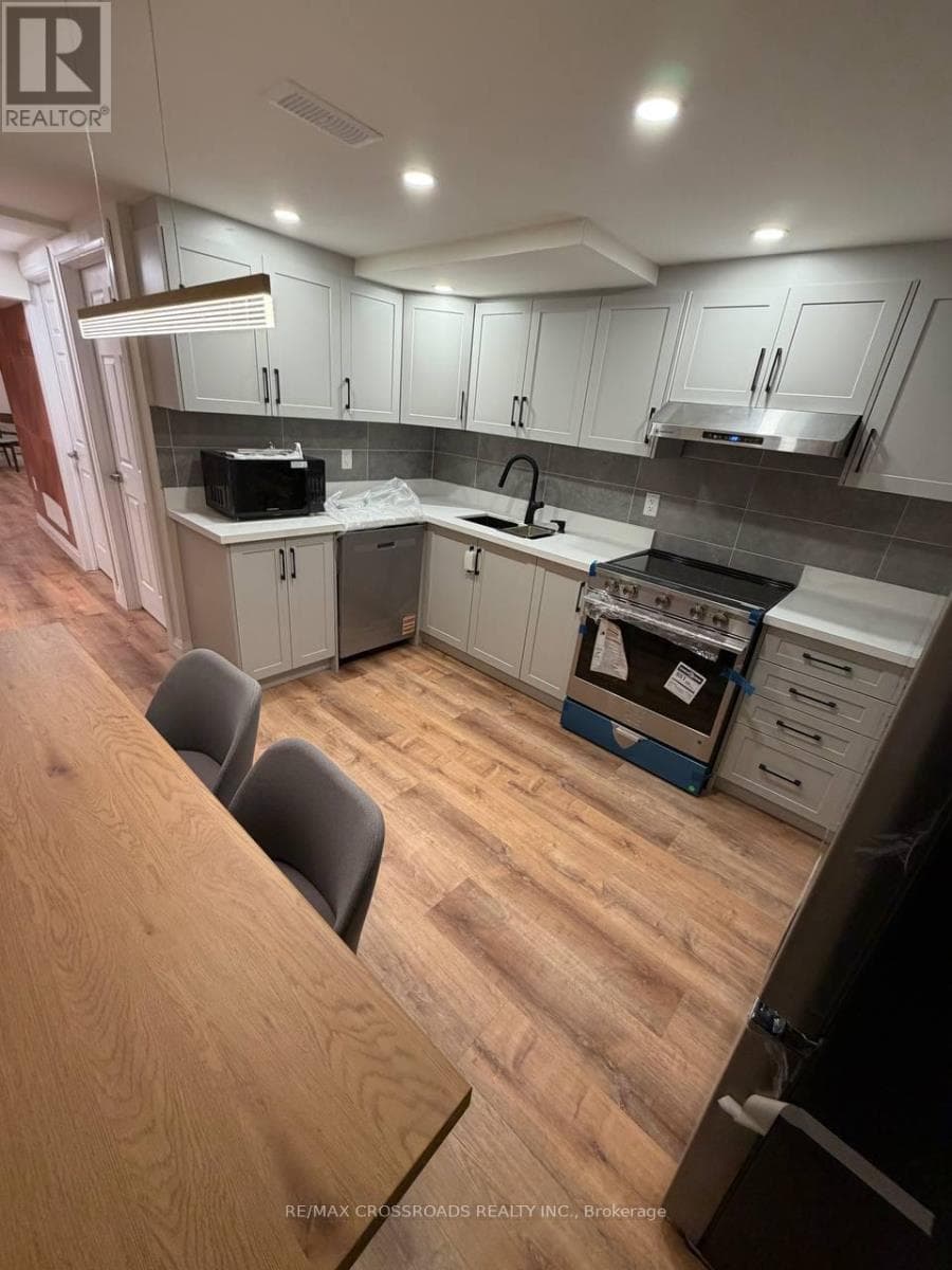 Single Family at Lower- 74 Turnbridge Road, Aurora (Bayview Wellington), Ontario - Photo 7 - RE/MAX Garden City Realty