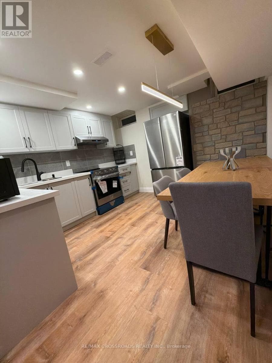 Single Family at Lower- 74 Turnbridge Road, Aurora (Bayview Wellington), Ontario - Photo 8 - RE/MAX Garden City Realty