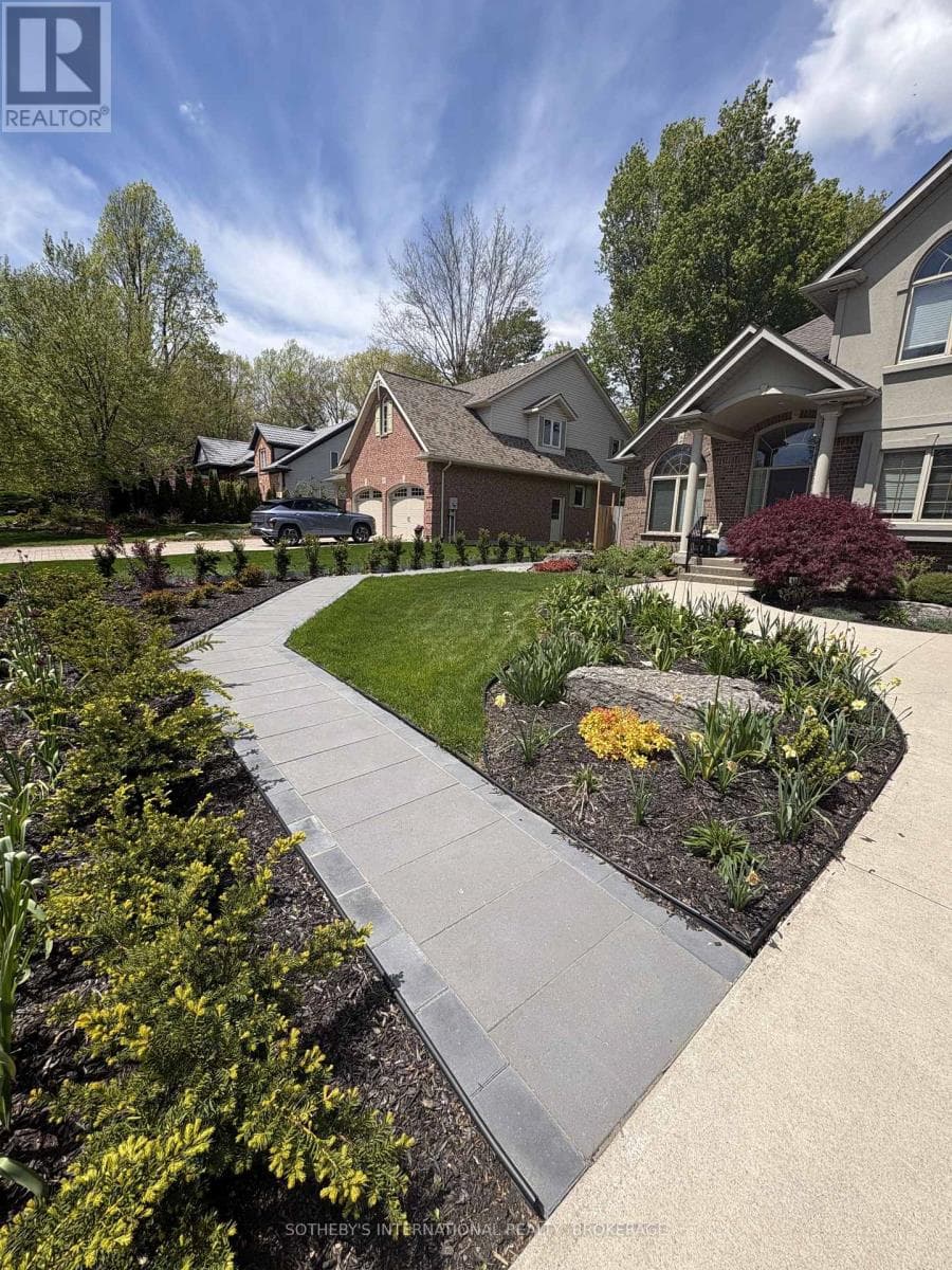 Single Family at 71 Stella Street, Pelham (Fonthill), Ontario - Photo 1 - RE/MAX Garden City Realty