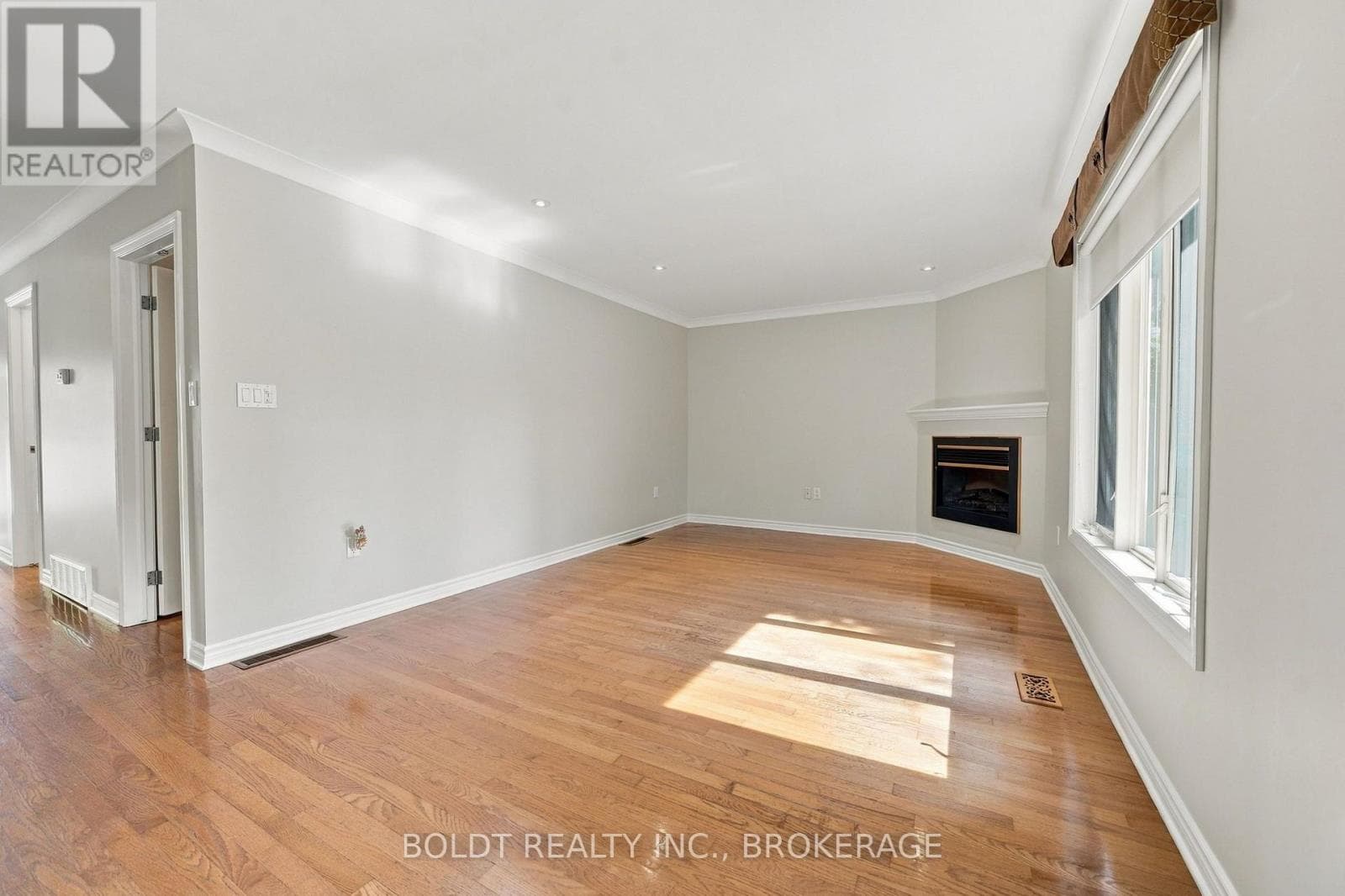 Single Family at 255 SULLIVAN Avenue, Thorold (Confederation Heights), Ontario - Photo 10 - RE/MAX Garden City Realty
