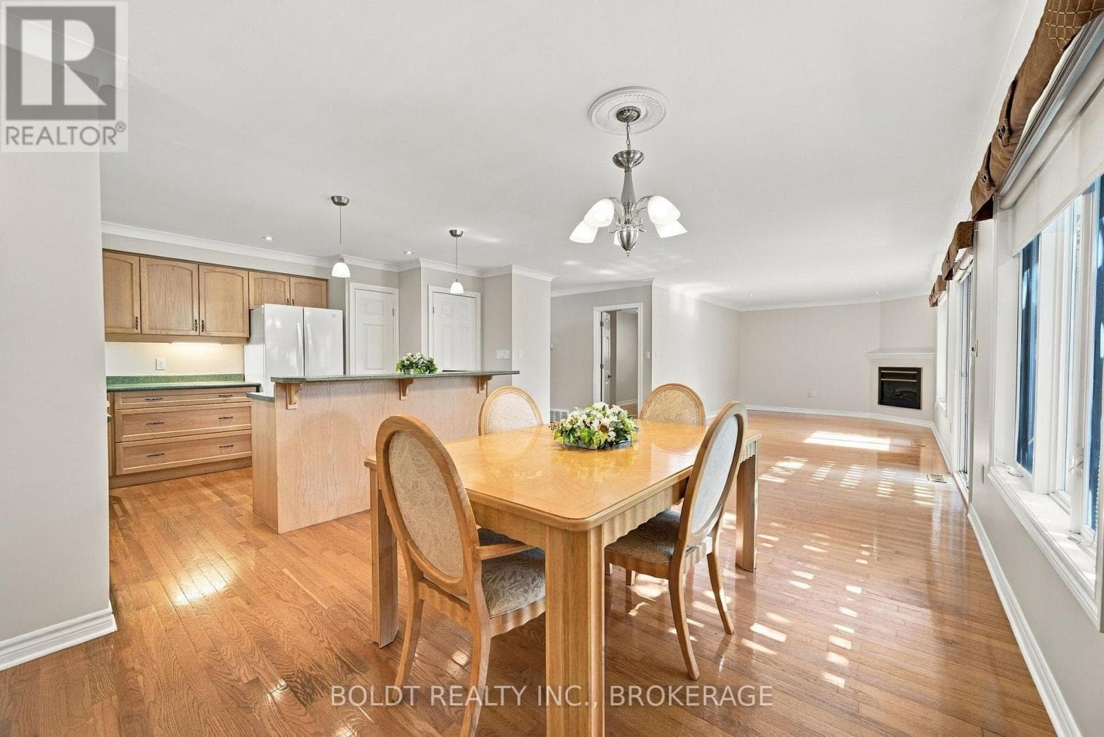 Single Family at 255 SULLIVAN Avenue, Thorold (Confederation Heights), Ontario - Photo 8 - RE/MAX Garden City Realty