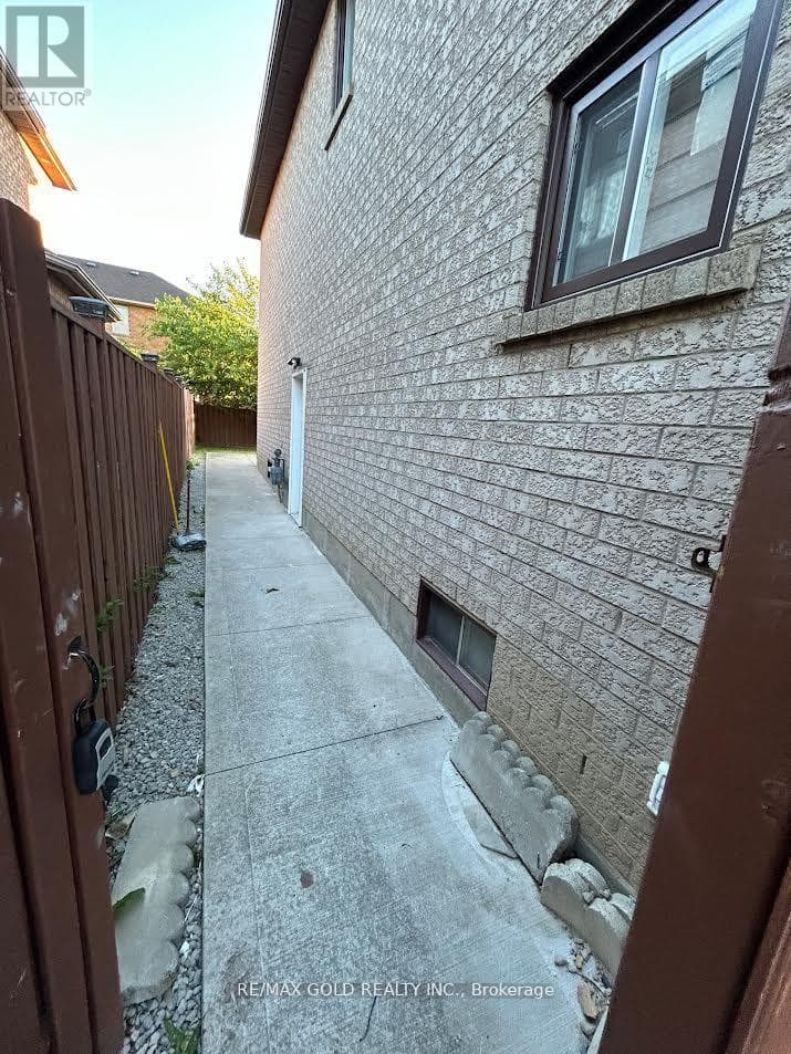 Single Family at Bsmt- 1028 Fernandez Drive, Mississauga (East Credit), Ontario - Photo 2 - RE/MAX Garden City Realty