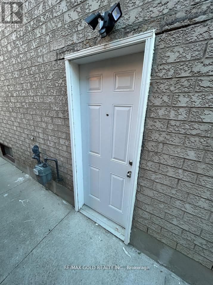Single Family at Bsmt- 1028 Fernandez Drive, Mississauga (East Credit), Ontario - Photo 4 - RE/MAX Garden City Realty