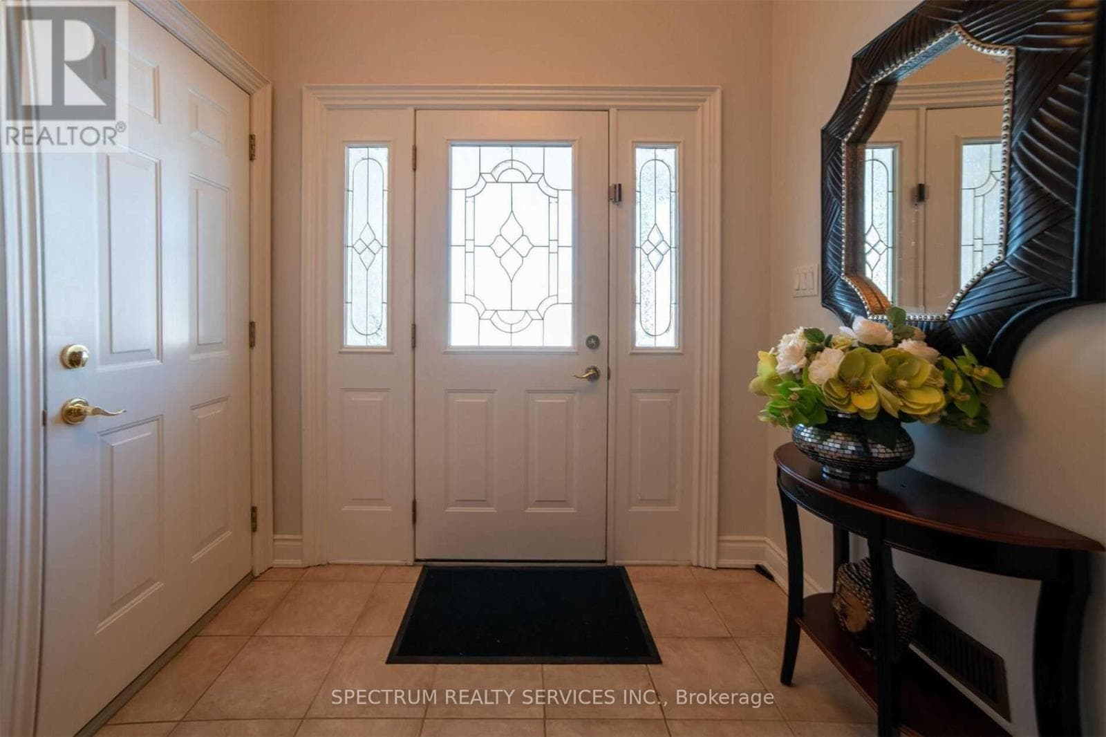 Single Family at 8112 Beaver Glen Drive, Niagara Falls (Ascot), Ontario - Photo 2 - RE/MAX Garden City Realty