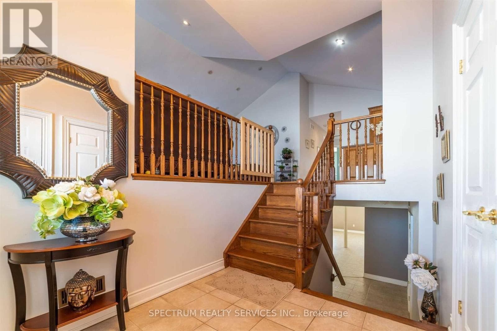 Single Family at 8112 Beaver Glen Drive, Niagara Falls (Ascot), Ontario - Photo 3 - RE/MAX Garden City Realty
