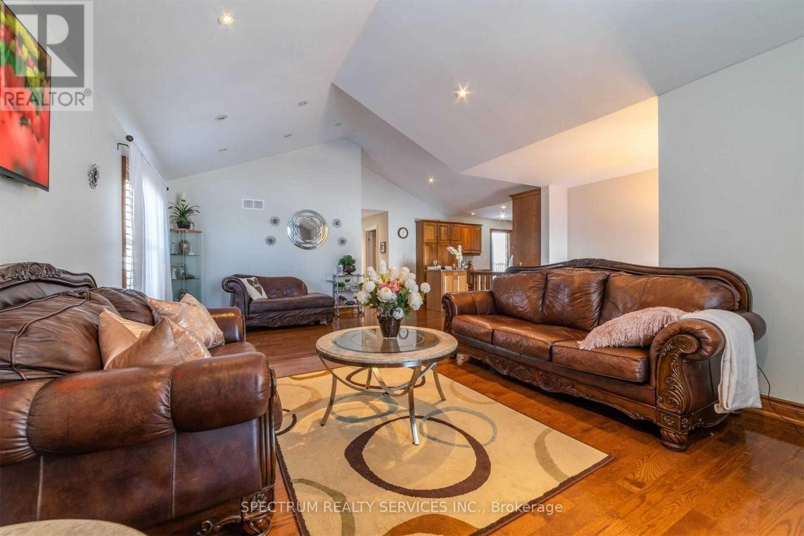 Single Family at 8112 Beaver Glen Drive, Niagara Falls (Ascot), Ontario - Photo 9 - RE/MAX Garden City Realty