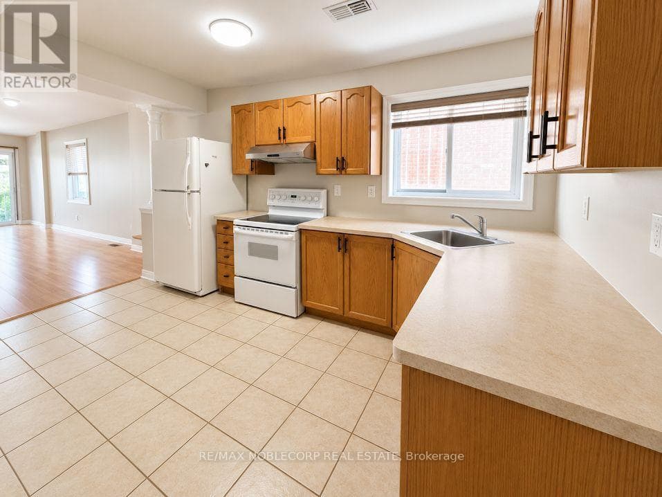 Single Family at 67 Macbride Crescent, Vaughan (Maple), Ontario - Photo 4 - RE/MAX Garden City Realty