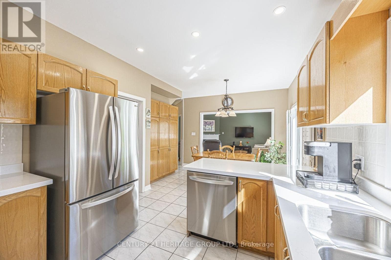 Single Family at 397 Renzius Court, Newmarket (Gorham-College Manor), Ontario - Photo 9 - RE/MAX Garden City Realty