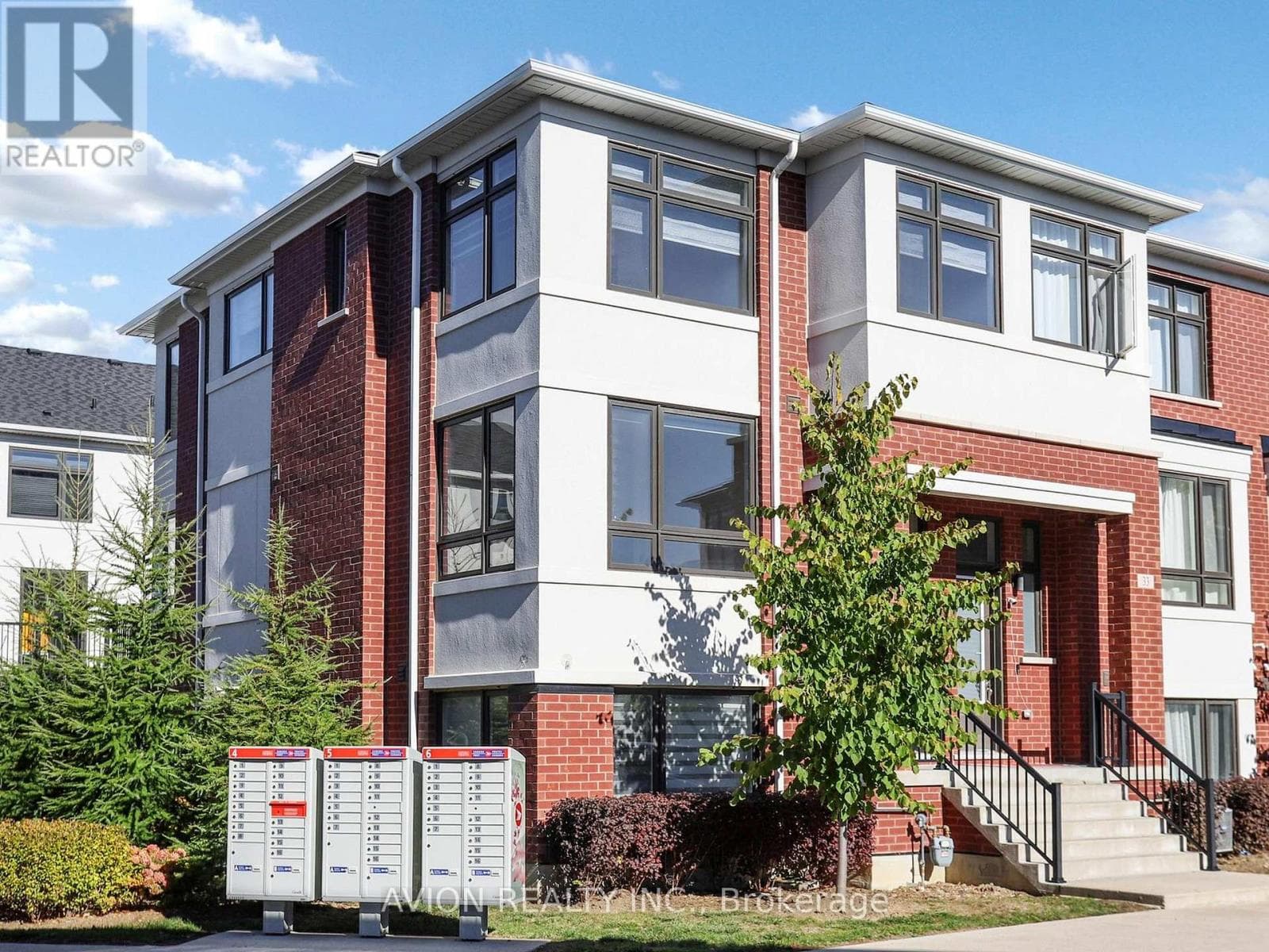 35 Thomas Armstrong Lane