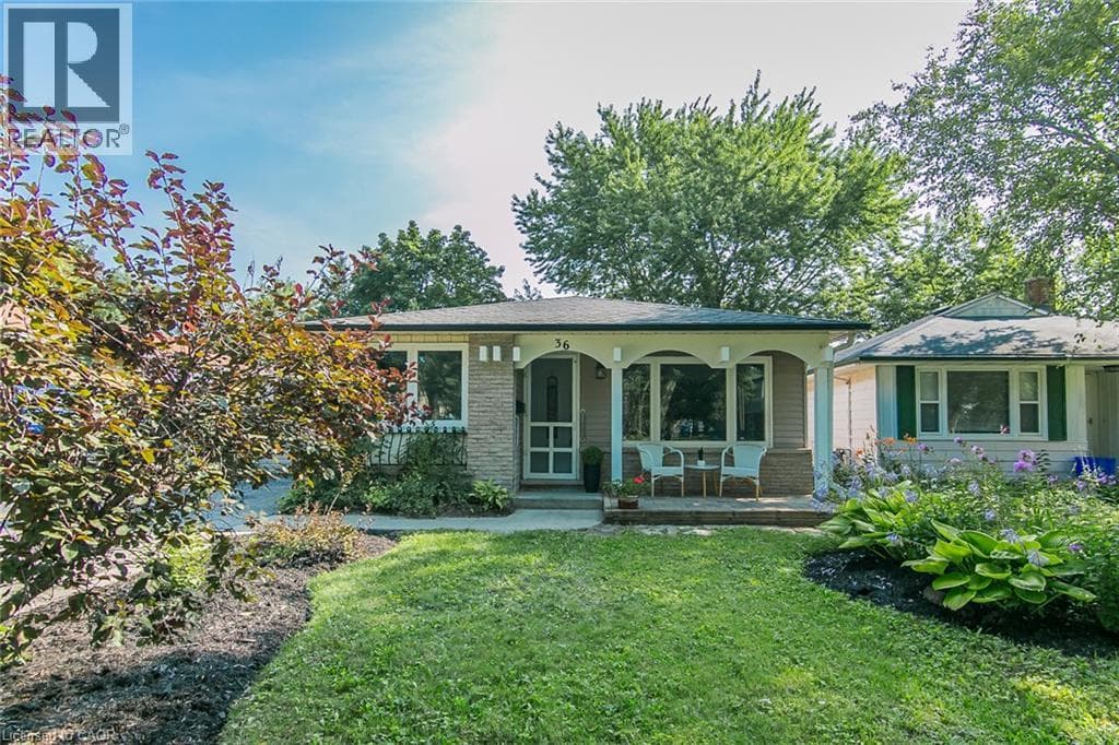 Single Family at 36 AMOS Avenue, Waterloo, Ontario - Photo 3 - RE/MAX Garden City Realty