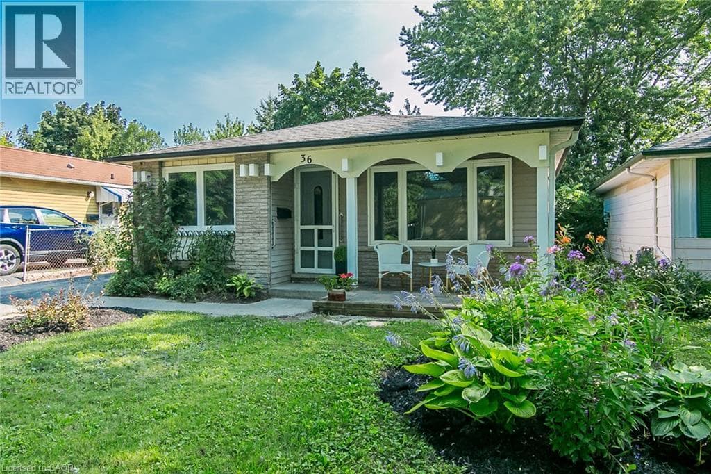 Single Family at 36 AMOS Avenue, Waterloo, Ontario - Photo 4 - RE/MAX Garden City Realty