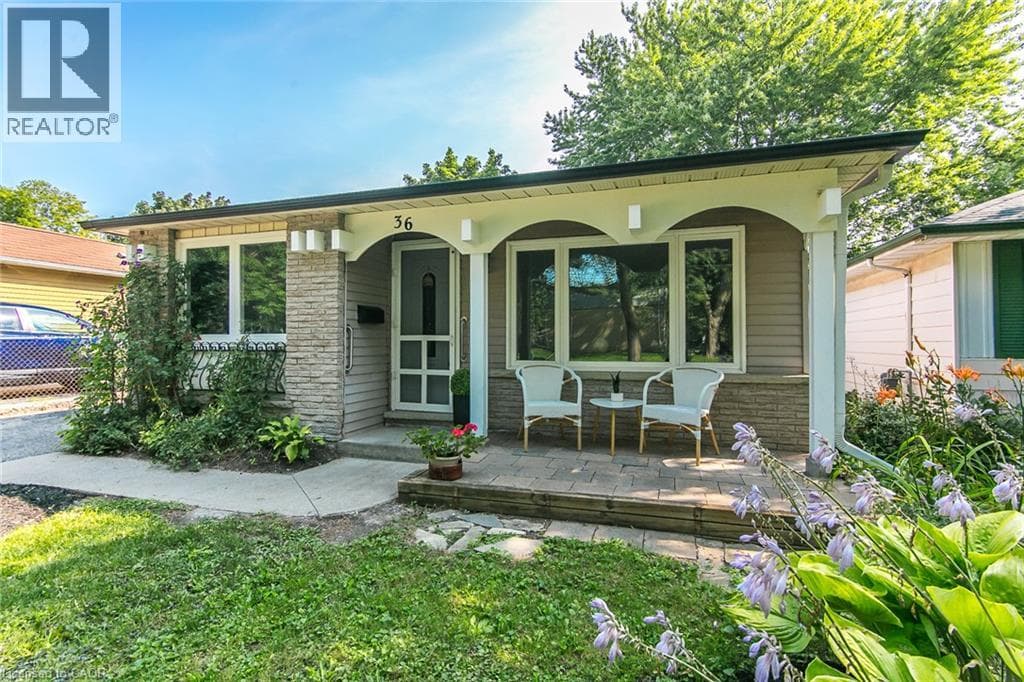Single Family at 36 AMOS Avenue, Waterloo, Ontario - Photo 5 - RE/MAX Garden City Realty