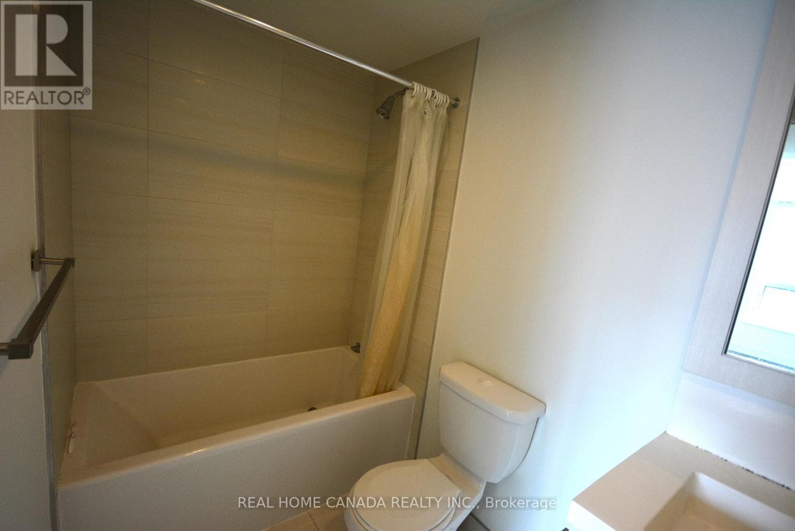 Single Family at 324- 38 Cameron Street, Toronto (Kensington-Chinatown), Ontario - Photo 6 - RE/MAX Garden City Realty