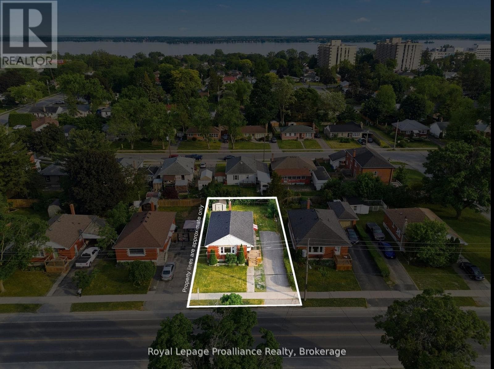 Single Family at 355 Bridge Street, Belleville (Thurlow Ward), Ontario - Photo 2 - RE/MAX Garden City Realty