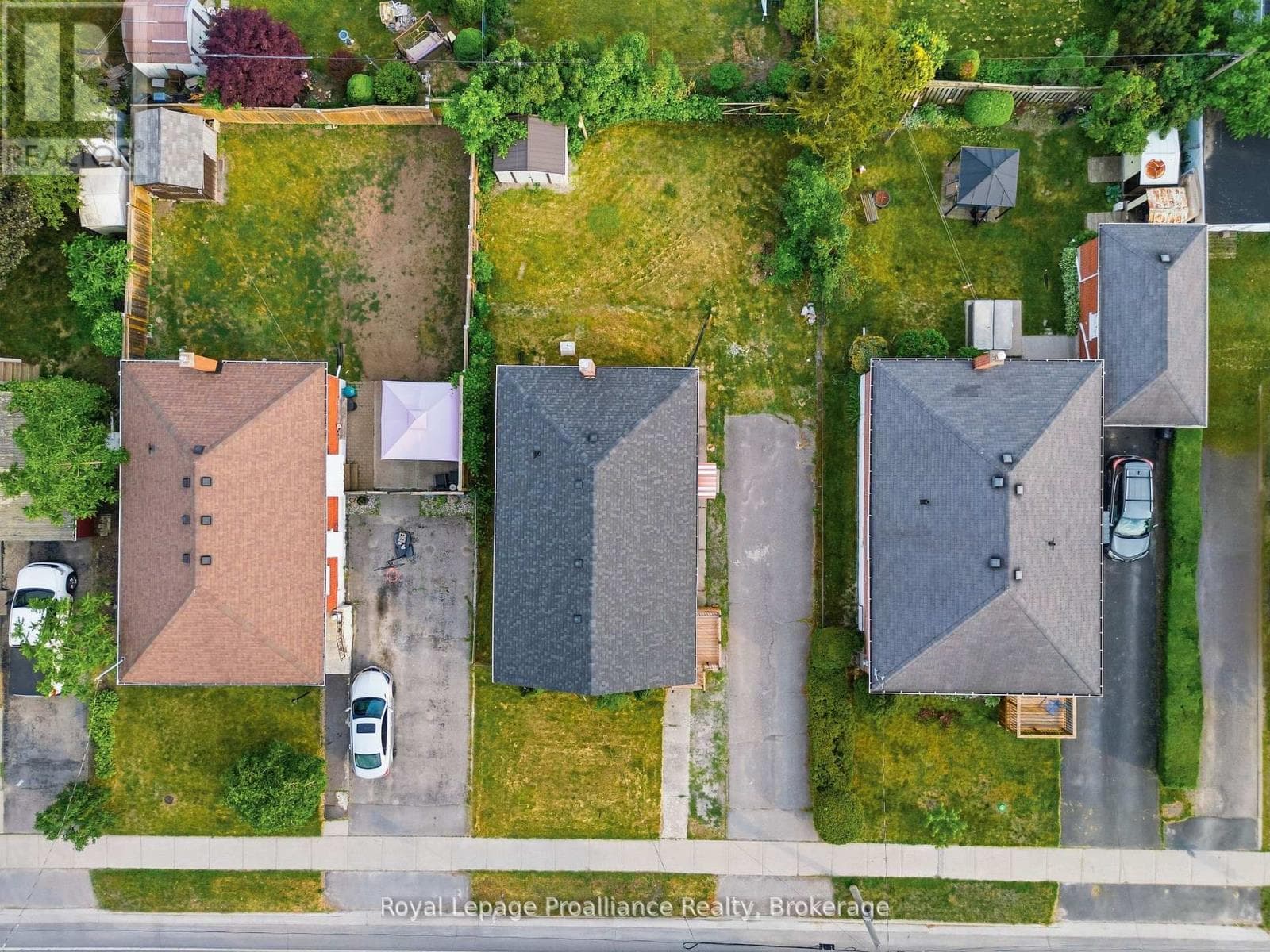 Single Family at 355 Bridge Street, Belleville (Thurlow Ward), Ontario - Photo 5 - RE/MAX Garden City Realty