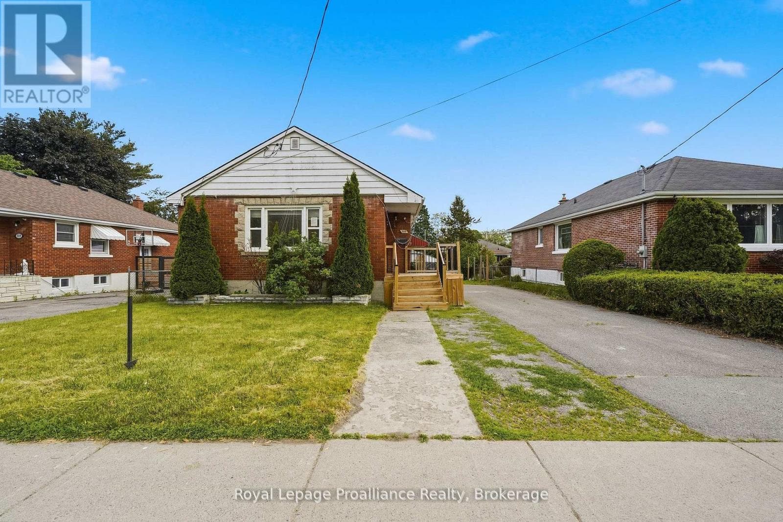 Single Family at 355 Bridge Street, Belleville (Thurlow Ward), Ontario - Photo 7 - RE/MAX Garden City Realty