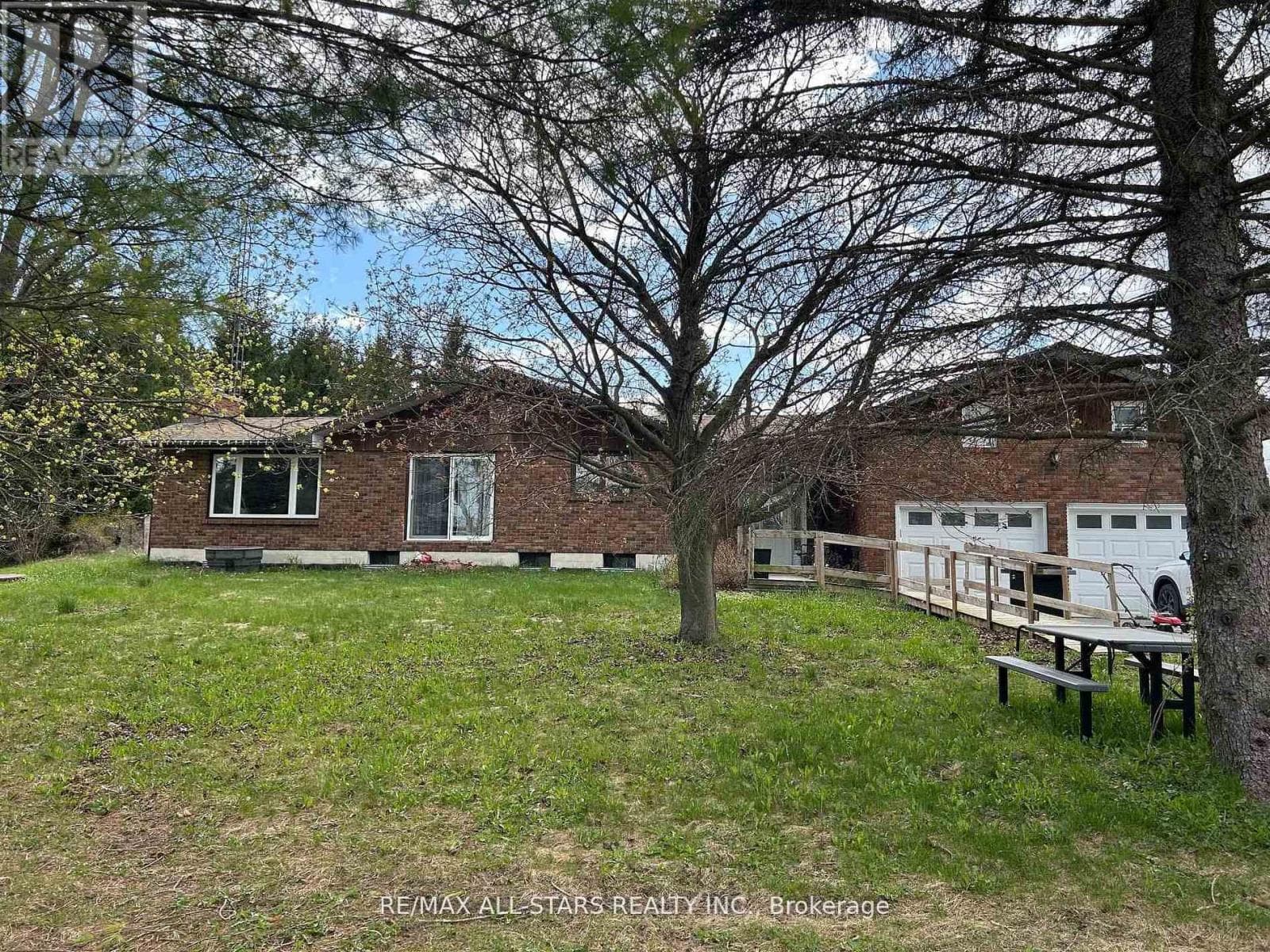 1185 Sturgeon Road