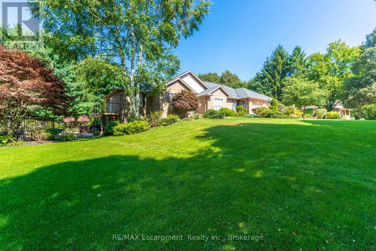 Single Family at 31 Alder Crescent, Pelham (Fenwick), Ontario - Photo 6 - RE/MAX Garden City Realty