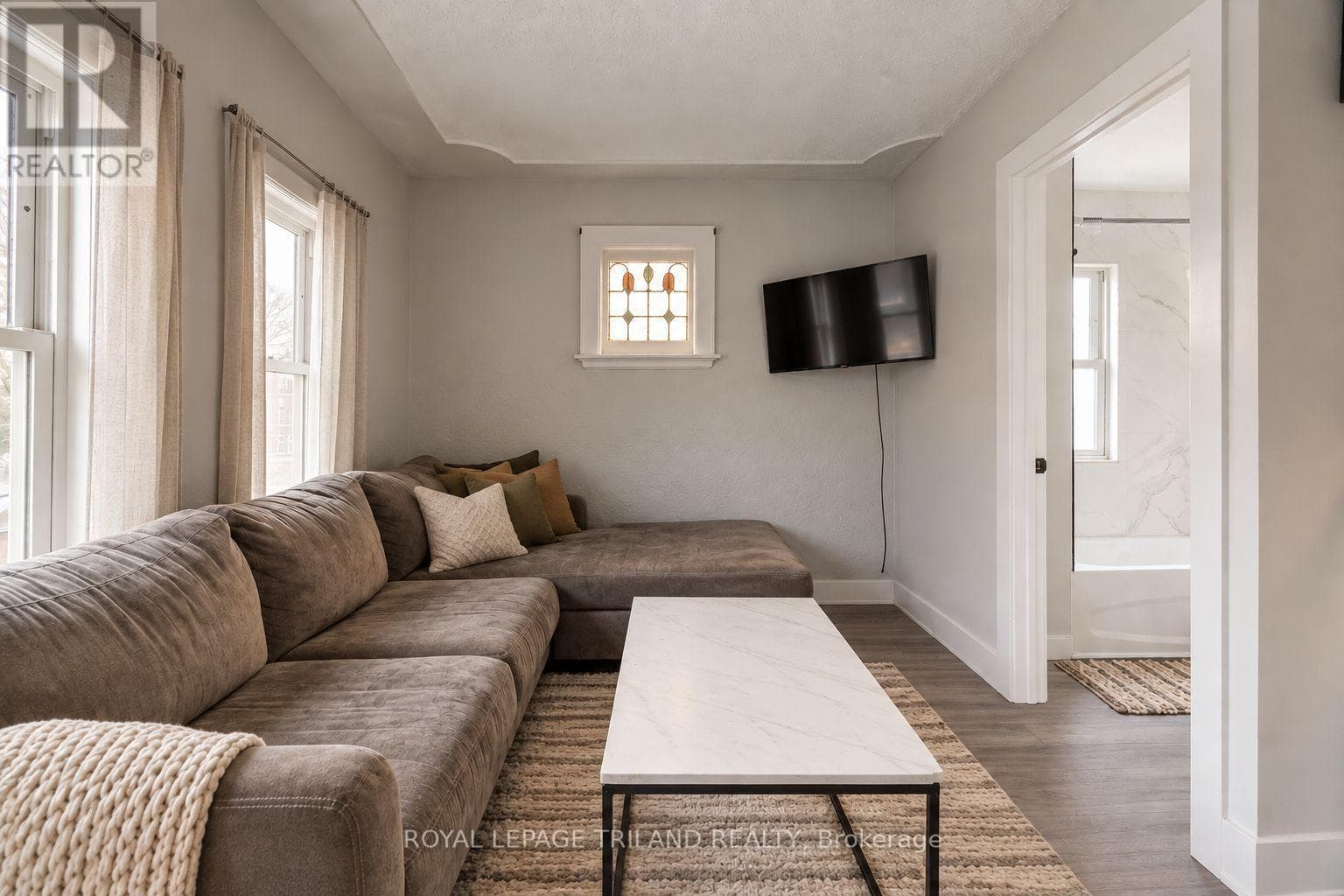 Multi-family at 10- 425 Mckenzie Avenue, London South (South F), Ontario - Photo 2 - RE/MAX Garden City Realty