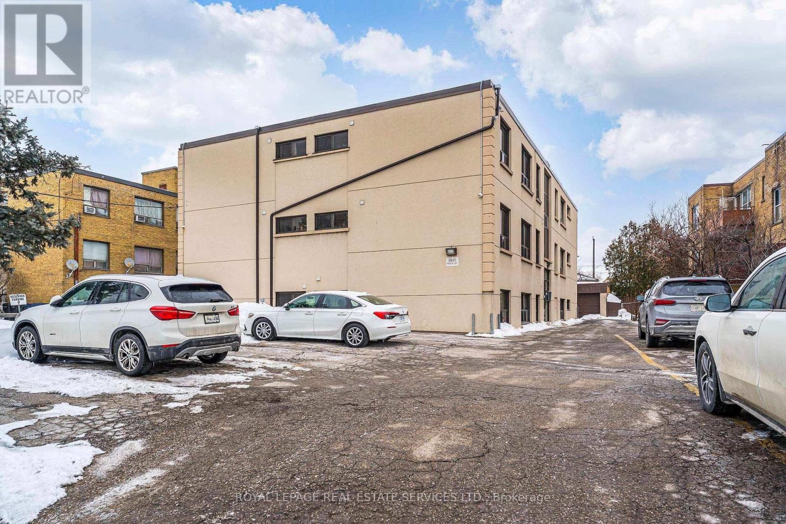 Multi-family at 11- 2637 Keele Street, Toronto (Maple Leaf), Ontario - Photo 4 - RE/MAX Garden City Realty