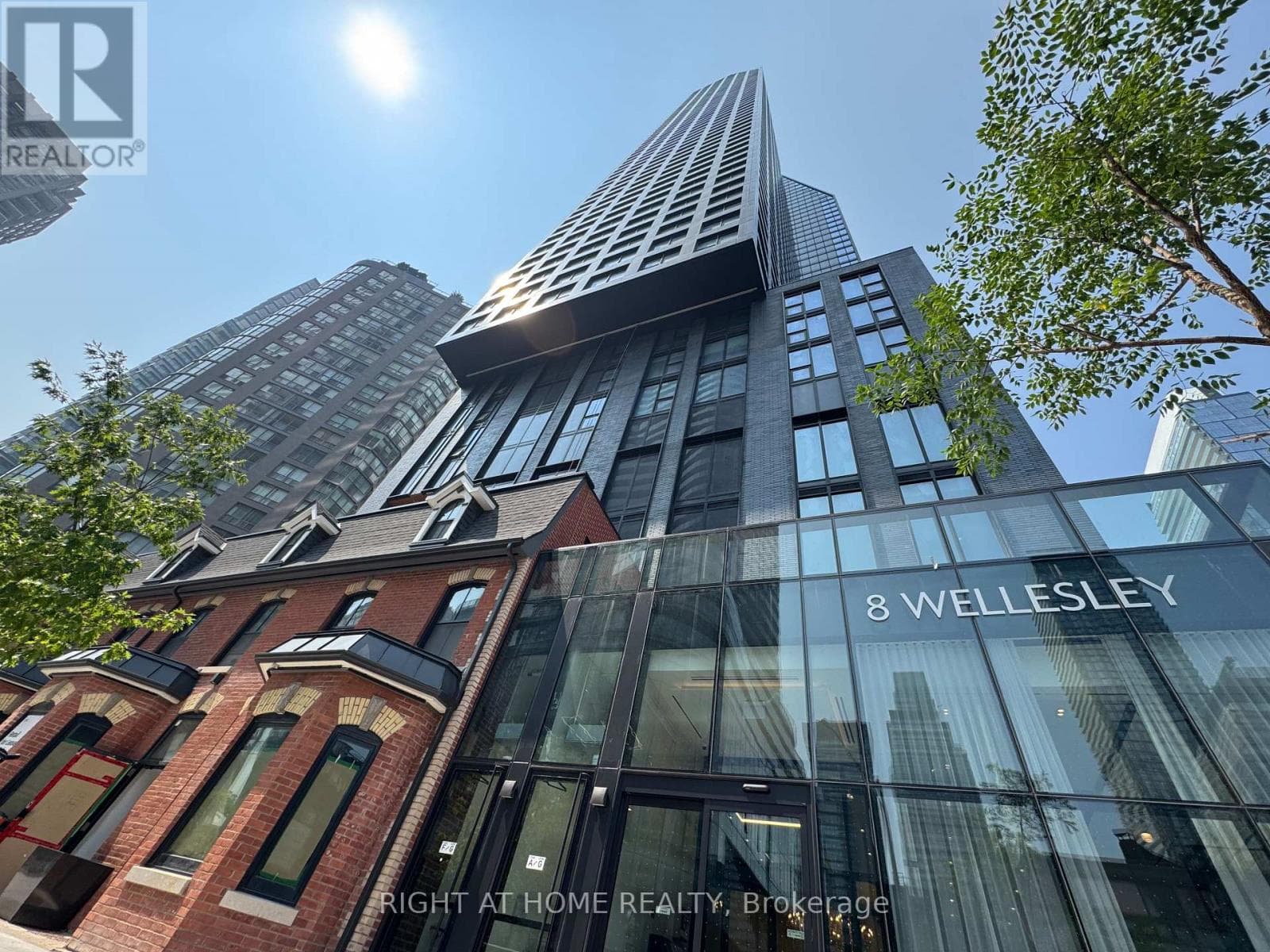 5205- 8 Wellesley Street