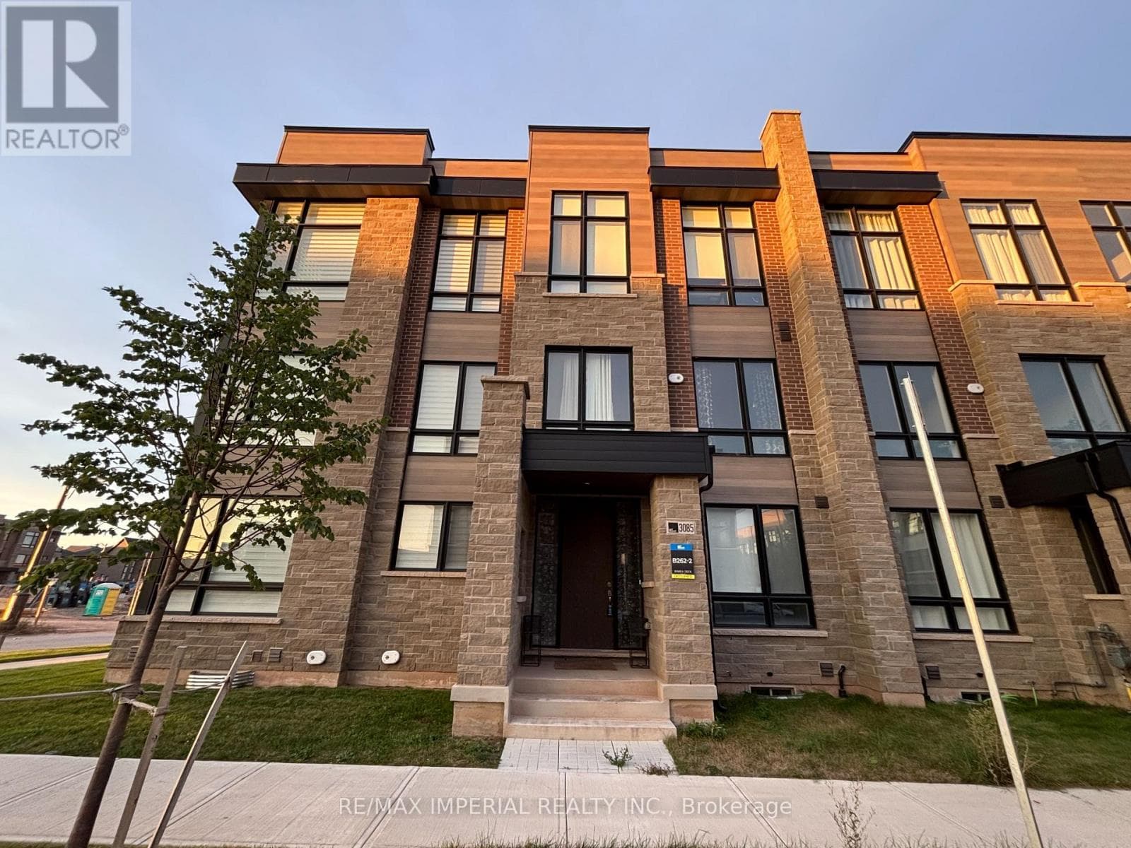 3085 Welsman Gardens